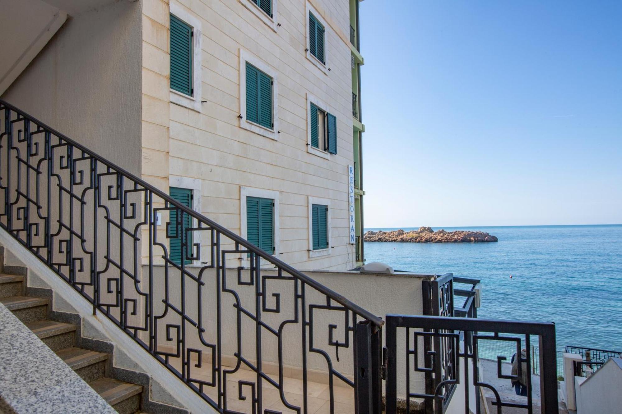 Montesan Luxury Apartment Beach Front Свети-Стефан Экстерьер фото