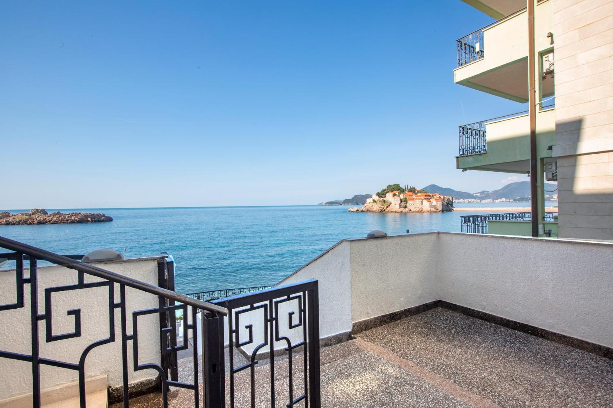 Montesan Luxury Apartment Beach Front Свети-Стефан Экстерьер фото