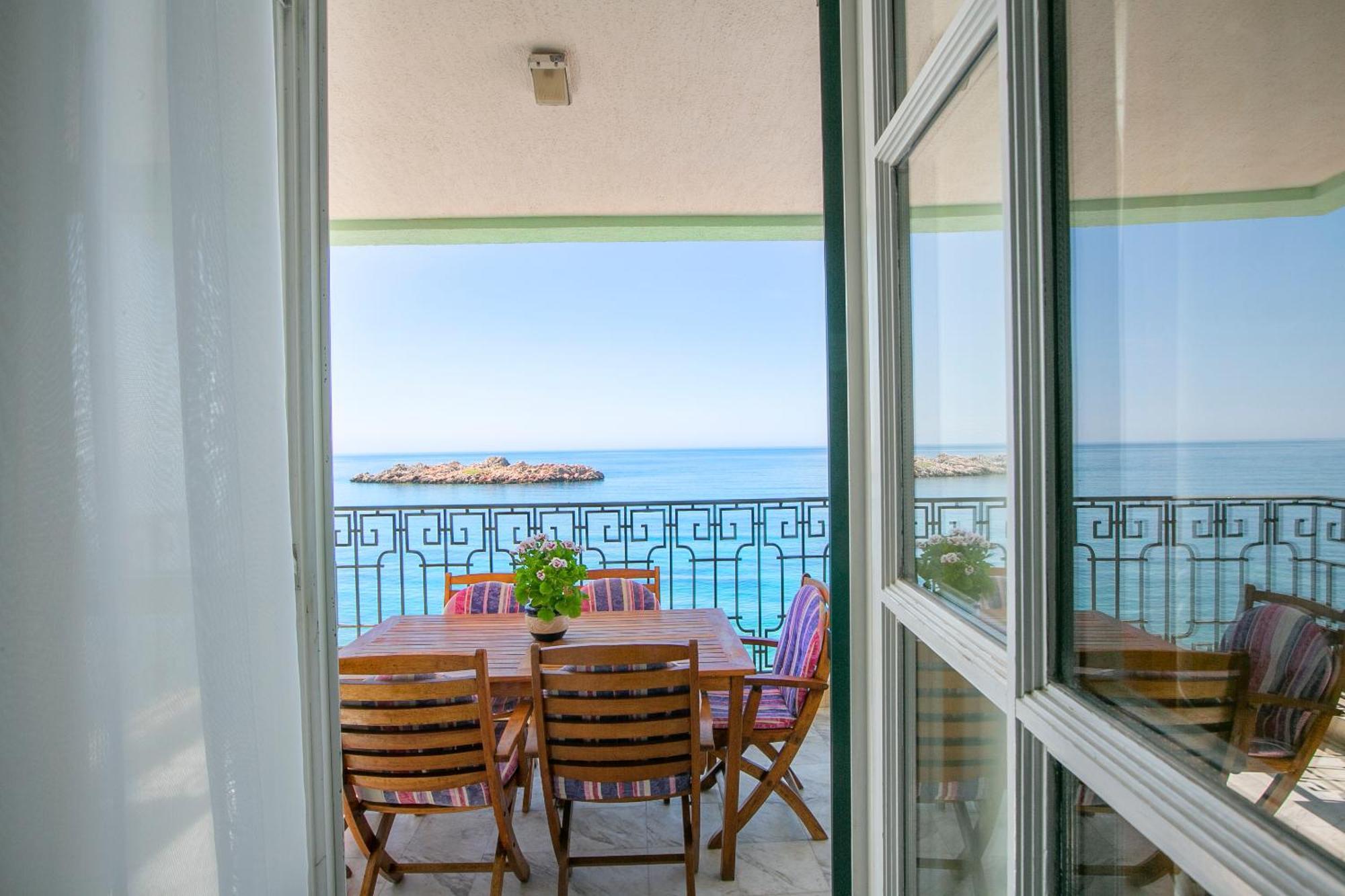 Montesan Luxury Apartment Beach Front Свети-Стефан Экстерьер фото
